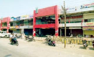 Turning off traders from Ballarpur against encroachment | अतिक्रमण हटावविरोधात व्यापाऱ्यांचे बल्लारपूर बंद