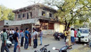 Gallery's railroad breaks; Eight students injured | गॅलरीचे रेलिंग तुटले; आठ विद्यार्थी जखमी Gallery's railroad breaks; Eight students injured | गॅलरीचे रेलिंग तुटले; आठ विद्यार्थी जखमी