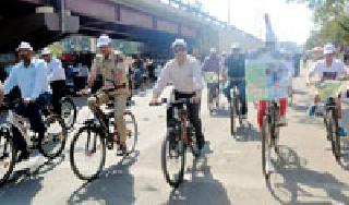 Environmental safeguards from cycle rally | सायकल रॅलीतून पर्यावरण रक्षणाचा संदेश Environmental safeguards from cycle rally | सायकल रॅलीतून पर्यावरण रक्षणाचा संदेश
