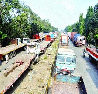 Periphery road leads to 'cumbersome' | पेरीफेरी रस्त्यावर ‘अवजड’ पार्र्किं ग