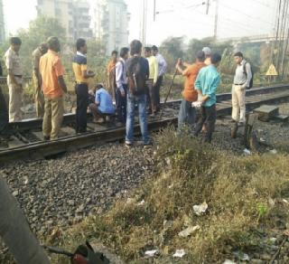 Due to technical difficulties, Harbor rail again jumped | तांत्रिक बिघाडामुळे हार्बर रेल्वे पुन्हा ठप्प