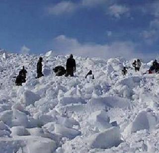 Siachen - 25 soldiers found alive under snow | सियाचीन - २५ फूट बर्फाखाली जिवंत सापडला जवान