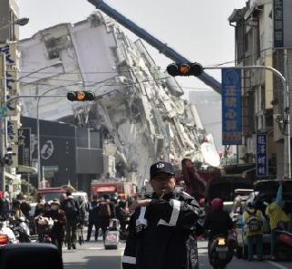 Taiwan arrests developer building collapse in Taiwan | तैवानमध्ये भूकंपात कोसळलेल्या इमारतीच्या विकासकाला अटक