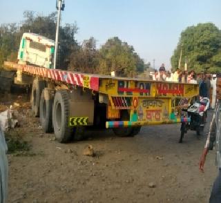 SATA-A severe turn of the container accident | साता-यात कंटेनर अपघाताला गंभीर वळण