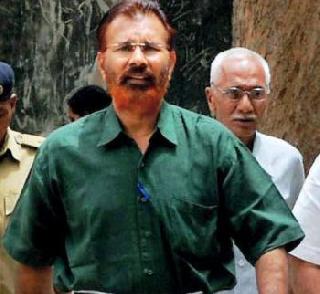 Ishrat was doing with two Pakistani terrorists? - D. G. Vanzara | ईशरत दोन पाकिस्तानी दहशतवाद्यांबरोबर काय करत होती? - डी. जी. वंजारा