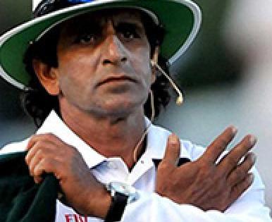 Pakistani umpire Asad Rauf banned for five years | पाकिस्तानी पंच असद रौफ यांच्यावर पाच वर्षांसाठी बंदी