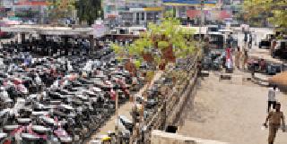 Where to put the car in a bus station? | बसस्थानकावर गाड्या ठेवायच्या कुठे ?
