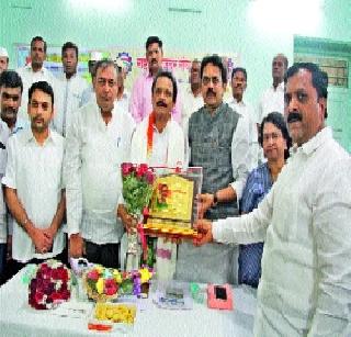 The Prime Minister ignored the farmers | पंतप्रधानांचे शेतकऱ्यांकडे दुर्लक्ष The Prime Minister ignored the farmers | पंतप्रधानांचे शेतकऱ्यांकडे दुर्लक्ष