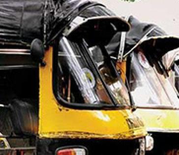 Rickshaw collision in Mumbai | मुंबईत रिक्षा संपामुळे प्रवाशांचे हाल Rickshaw collision in Mumbai | मुंबईत रिक्षा संपामुळे प्रवाशांचे हाल