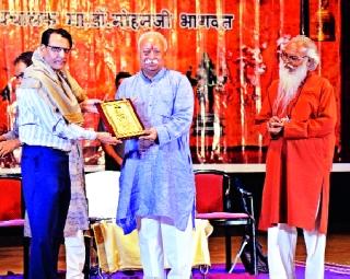 Society can be awake | समाजाने जागते व्हावे Society can be awake | समाजाने जागते व्हावे