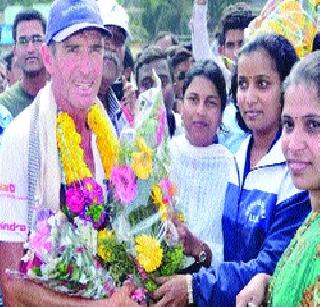 Welcome to 'Spirit of India Run' | ‘स्पिरीट आॅफ इंडिया रन’चे रायगडात स्वागत Welcome to 'Spirit of India Run' | ‘स्पिरीट आॅफ इंडिया रन’चे रायगडात स्वागत