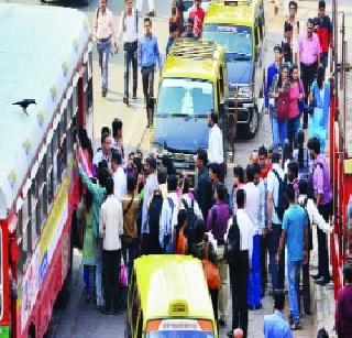 Rickshaw closes at Mumbai airport | रिक्षा बंदमुळे मुंबईकर वेठीस