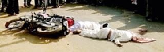 Two people were killed in the accident in Desaiganj | देसाईगंजच्या अपघातात दोन जण जागीच ठार Two people were killed in the accident in Desaiganj | देसाईगंजच्या अपघातात दोन जण जागीच ठार