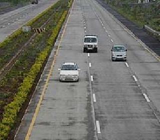 The Mumbai-Pune Expressway will be closed within a certain time | मुंबई-पुणे एक्सप्रेस वे ठराविक वेळेत रहाणार बंद