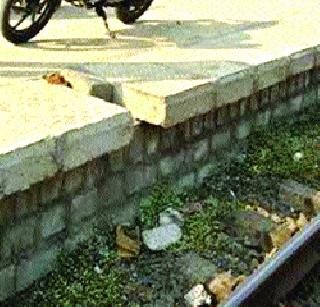 The partial workman hit | अर्धवट कामाचा प्रवाशाला फटका