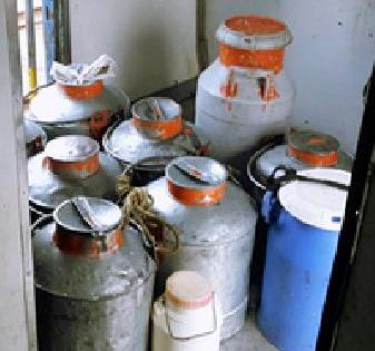 Milk transport from reserved comp | आरक्षित डब्यातून दुधाची वाहतूक