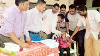 Polio Dos at the hands of additional operators | अतिरिक्त संचालकांच्या हस्ते पोलिओ डोज Polio Dos at the hands of additional operators | अतिरिक्त संचालकांच्या हस्ते पोलिओ डोज