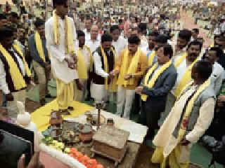 The crowd of devotees of Kutchgad | कचारगडला भाविकांची अलोट गर्दी