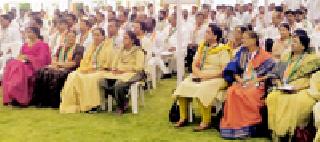 Party suspicion due to exclusion | प्रस्थापितांमुळे पक्षाची कोंडी Party suspicion due to exclusion | प्रस्थापितांमुळे पक्षाची कोंडी
