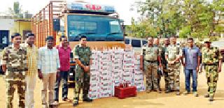 52 lakhs liquor was seized with vehicles | वाहनांसह ५२ लाखांची दारू जप्त 52 lakhs liquor was seized with vehicles | वाहनांसह ५२ लाखांची दारू जप्त