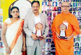 Badolay honored with the World's Best Buddhist Leadership Award | विश्व उत्कृष्ट बुध्दिस्ट नेतृत्व पुरस्काराने बडोले सन्मानित