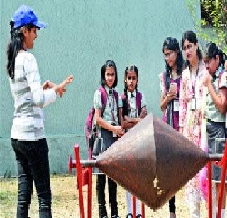 Students curious about gravitational waves | गुरुत्वीय लहरींबाबत विद्यार्थ्यांना कुतूहल