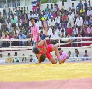 Krishna Kolte became the Mayor of Kesari | कृष्णा कोलते बनला महापौर केसरीचा मानकरी Krishna Kolte became the Mayor of Kesari | कृष्णा कोलते बनला महापौर केसरीचा मानकरी