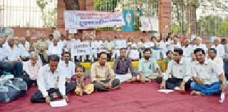 Mute protest of sectarian force | सांप्रदायिक शक्तीचा मूक निषेध Mute protest of sectarian force | सांप्रदायिक शक्तीचा मूक निषेध