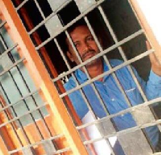 Legislature Congress corporator took away the ruling Congress party | आर्णीत सत्ताधारी काँग्रेस नगरसेवकाने घेतले कोंडून Legislature Congress corporator took away the ruling Congress party | आर्णीत सत्ताधारी काँग्रेस नगरसेवकाने घेतले कोंडून