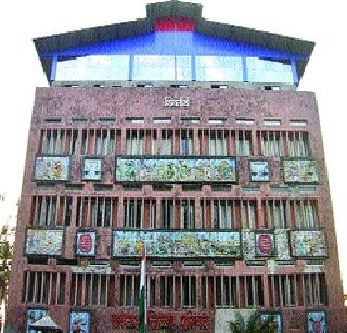 The rulers held Dharevar | सत्ताधाऱ्यांना धरले धारेवर The rulers held Dharevar | सत्ताधाऱ्यांना धरले धारेवर