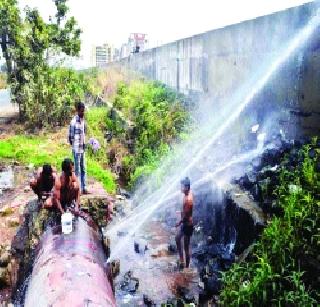 MJP water leakage leakage | एमजेपीच्या जलवाहिन्यांना गळती MJP water leakage leakage | एमजेपीच्या जलवाहिन्यांना गळती