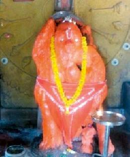 Take the crown of Hanuman's idol | हनुमानाच्या मूर्तीचा मुकुट लंपास