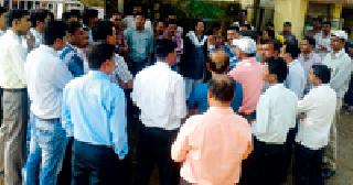 Chief Engineer's employees 'current' | मुख्य अभियंत्याकडून कर्मचाऱ्यांना शिव्यांचा ‘करंट’ Chief Engineer's employees 'current' | मुख्य अभियंत्याकडून कर्मचाऱ्यांना शिव्यांचा ‘करंट’