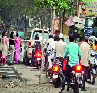 Carving of roads; Three-way traffic | रस्त्यांचे खोदकाम; वाहतुकीचे तीनतेरा