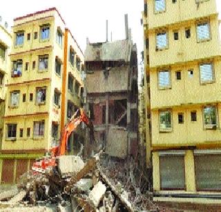 Hats on three buildings in Vasai | वसईत तीन इमारतींवर हातोडा Hats on three buildings in Vasai | वसईत तीन इमारतींवर हातोडा