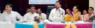 Plans exposed in the review meeting | आढावा बैठकीत योजनांचे पितळ उघड