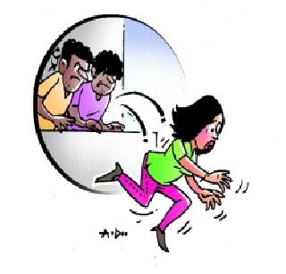 To avoid sexual harassment from a friend, jump from the second floor | मित्राकडून होणारा लैंगिक छळ टाळण्यासाठी दुसऱ्या मजल्यावरून उडी