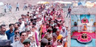 Mahasivratri clouds crowd of devotees at Bhuvan ... | महाशिवरात्रीला ढगा भुवन येथे भाविकांची गर्दी...