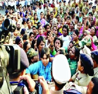 Police patrol the Bhumata brigade on the border of Nashik! | भूमाता ब्रिगेडला पोलिसांनी नाशिकच्या सीमेवरच रोखले!