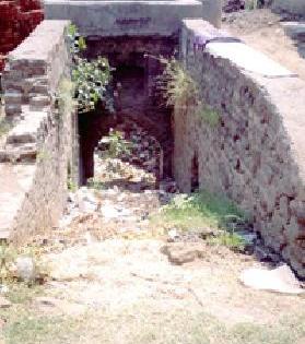 Historical Bhosalean wells ignore archaeological heritage | ऐतिहासिक भोसलेकालीन विहिरीकडे पुरातत्त्वचे दुर्लक्ष