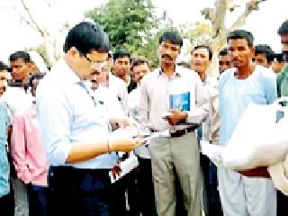 जिल्हाधिकाऱ्यांकडून रोहयो कामाची पाहणी