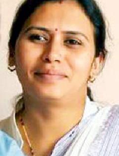 She reached the goal of attending home | घर प्रपंच सांभाळत तिने गाठले ध्येय She reached the goal of attending home | घर प्रपंच सांभाळत तिने गाठले ध्येय