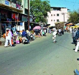 Bleeding from the market took place | बाजारपेठेने घेतला मोकळा श्वास