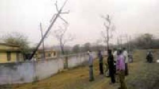 Rainfall in the district disrupts power supply | जिल्ह्यात पावसाने वीज पुरवठा खंडित