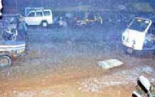 Arjuna hit heavy hail | अर्जुनीत जोरदार गारपीट Arjuna hit heavy hail | अर्जुनीत जोरदार गारपीट