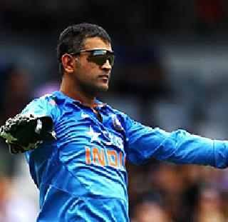 Dhoni has been disappointed with choosing the right flick - Dhoni | चुकीचे फटके निवडून फलंदाजांनी केले निराश - धोनी