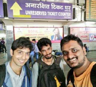 The three youths of Mumbai are in the Indian parikrama | मुंबईच्या या तीन तरुणांची रेल्वेनं भारत परिक्रमा