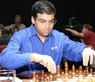 Viswanathan Anand lost his number one position for a day | एका दिवसासाठी विश्वनाथन आनंदने गमावला अव्वल क्रमांक