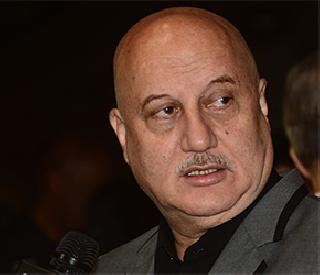 Students not cleared for bail on JNNum. - Anupam Kher | जेएनयूमधले जामीनावर सुटलेले विद्यार्थी हिरो नाही - अनुपम खेर