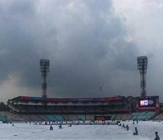 The start of the rain in Kolkata, fear of cancellation of the India-Pakistan match | कोलकात्यात पावसाला सुरुवात, भारत - पाकिस्तान सामना रद्द होण्याची भीती